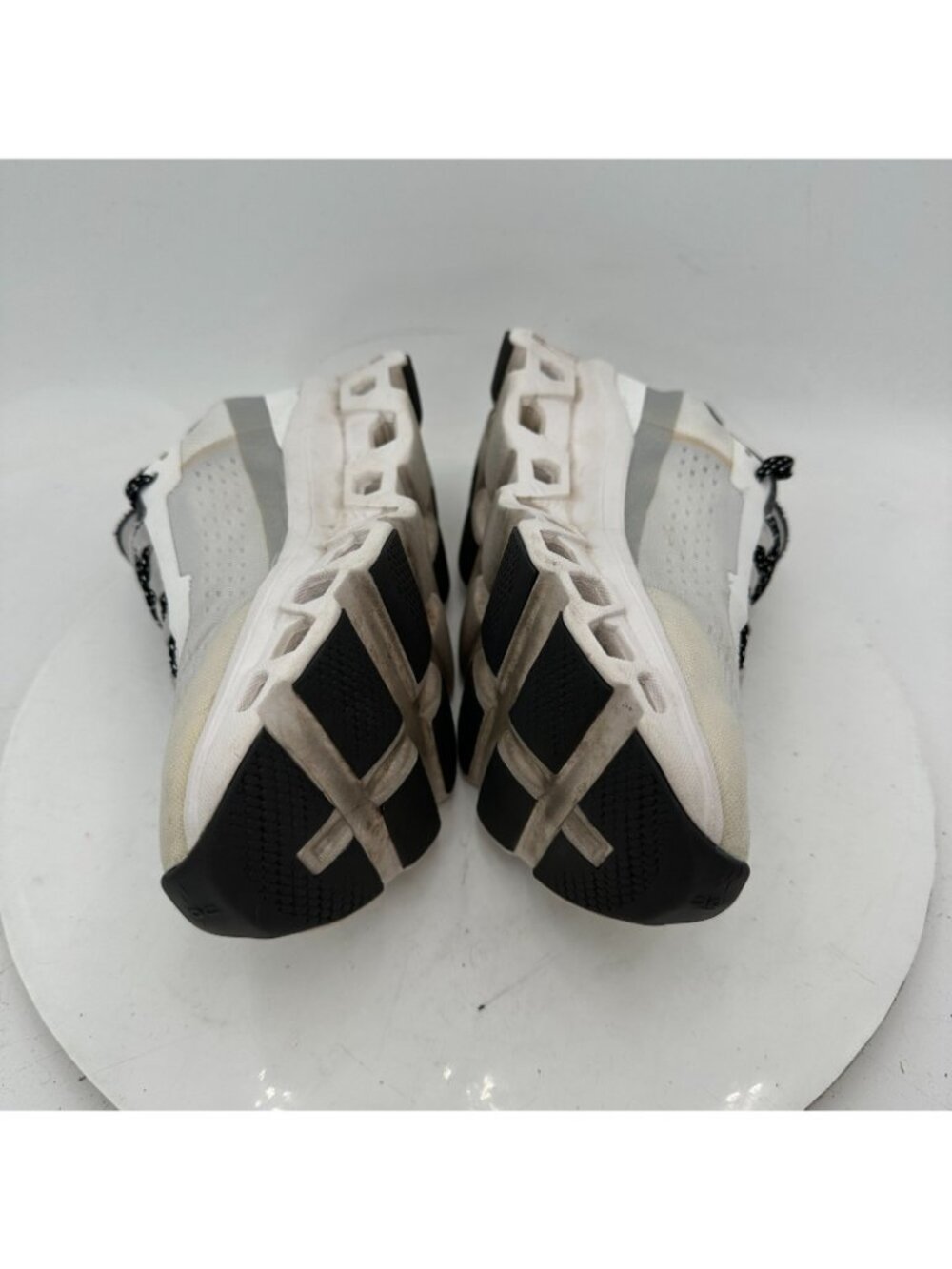 On CloudmOnster Swiss Engineering Women Size 7 61.98433 White Black  Shoes - Picture 7 of 11